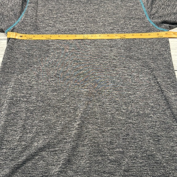🍋Mens original Vent Tech tee with 3 bar sizing PTP approx 19”🍋 - Picture 13 of 13